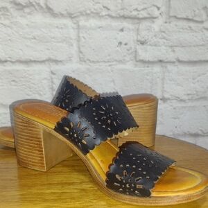 Easy Street Tuscany Black Leather Women's Sandals